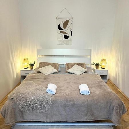 Apartment Cecil - Old Town Bratislava Dış mekan fotoğraf